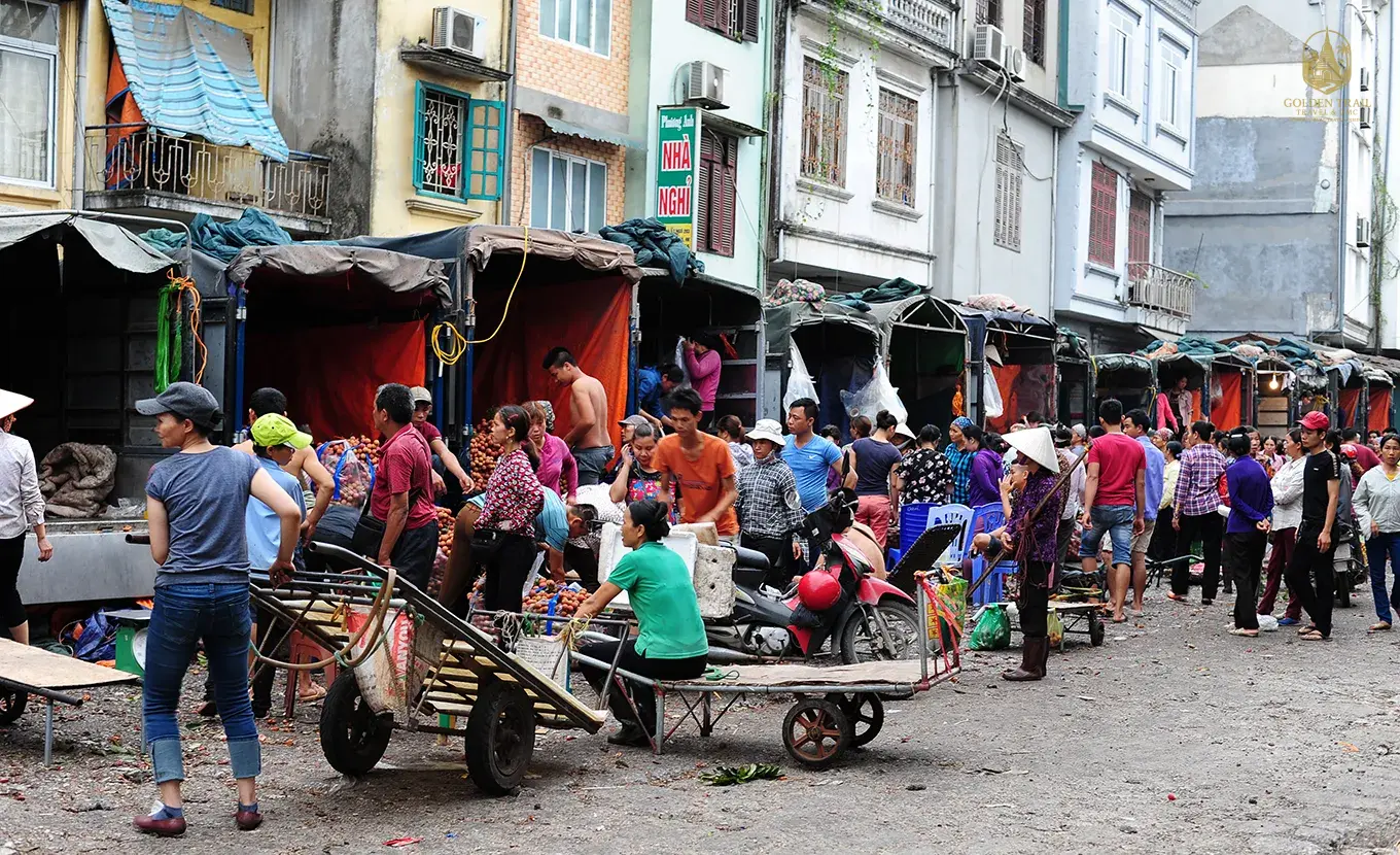 The Soul of the Sidewalk: An Emotional Journey Through Hanoi’s Street Food